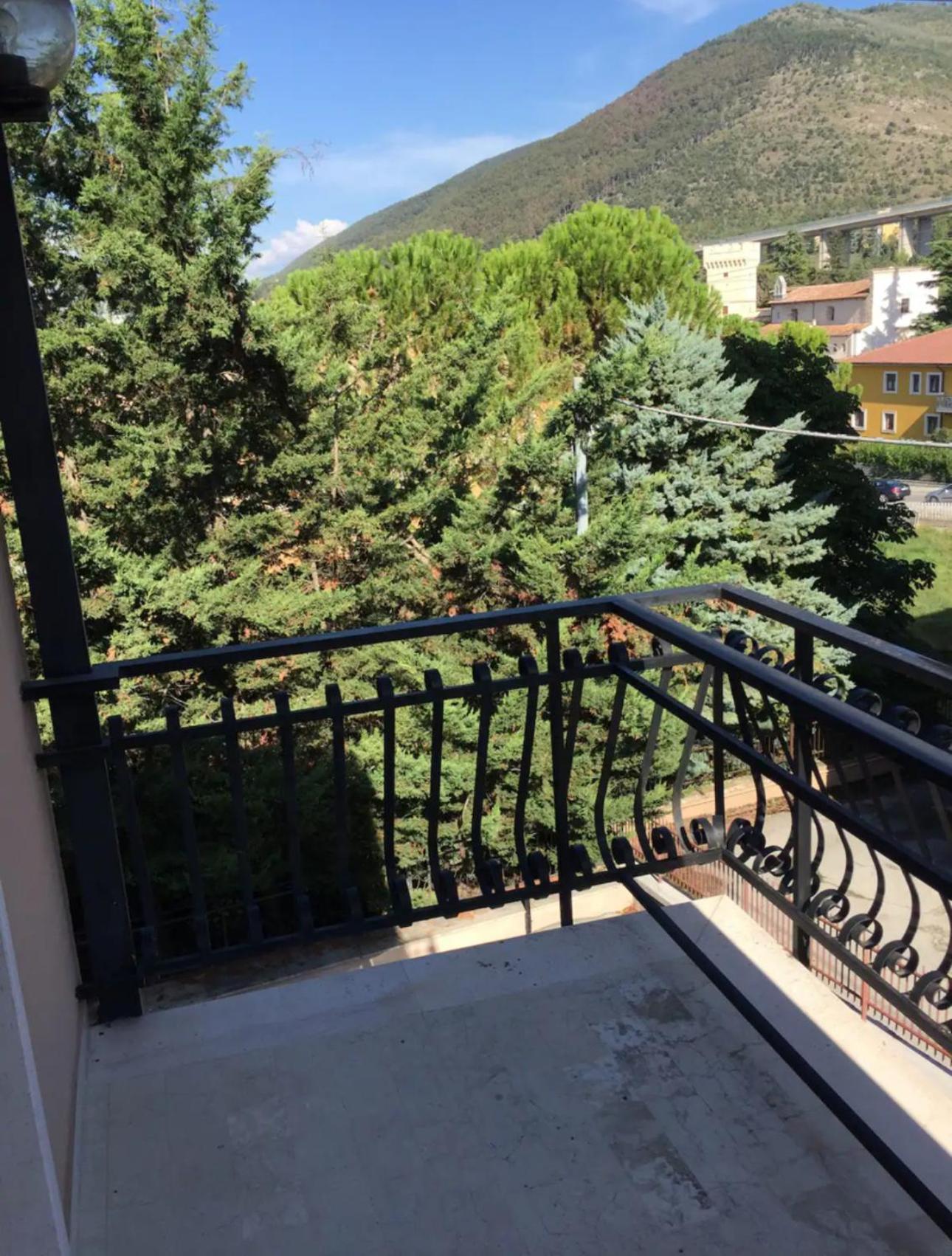 Monte Camicia - Cozy Home In City Center-Spacious-Free Parking LʼAquila Exteriör bild